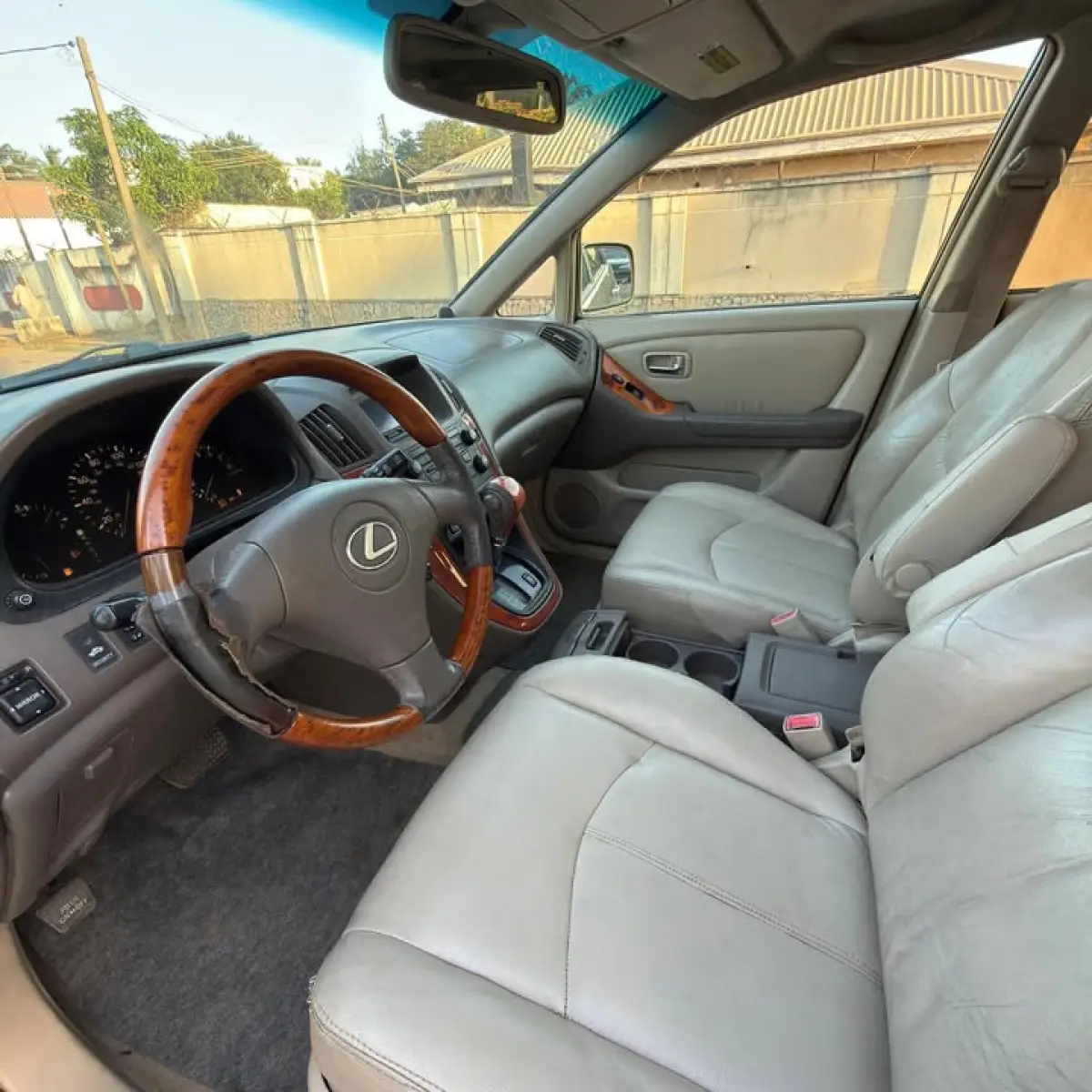 2002 LEXUS RX300 - Image 6