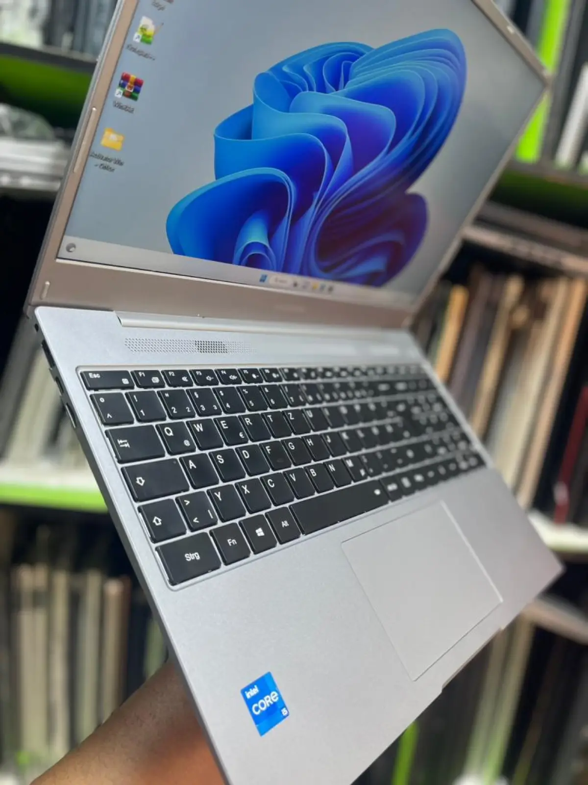 MEDION E16402 - Image 3