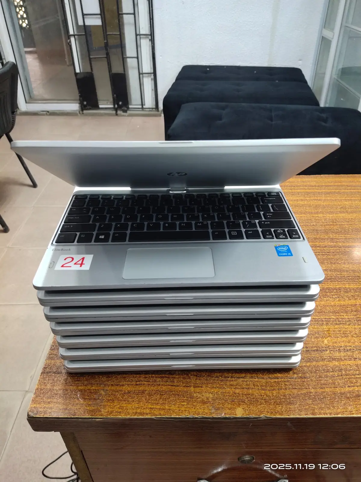 HP EliteBook 810 G3 Revolve - Image 3