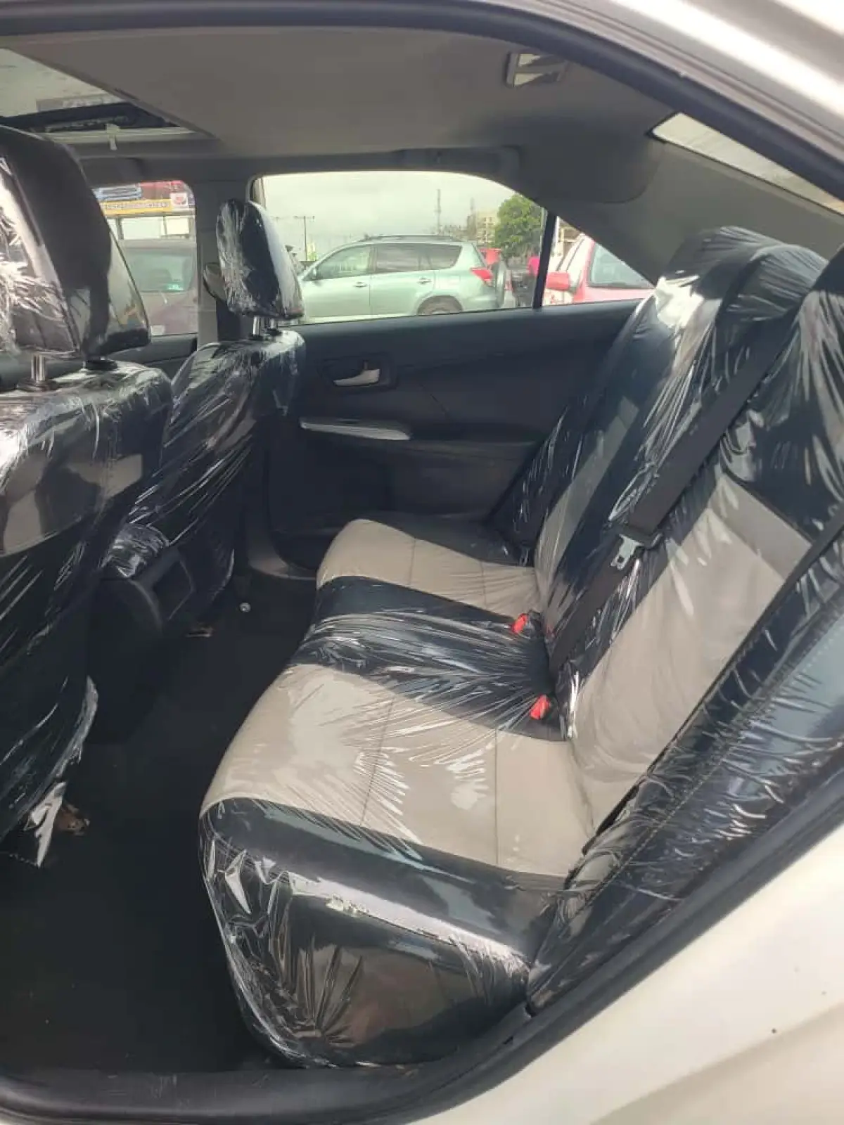 Toyota Camry 2013 - Image 2