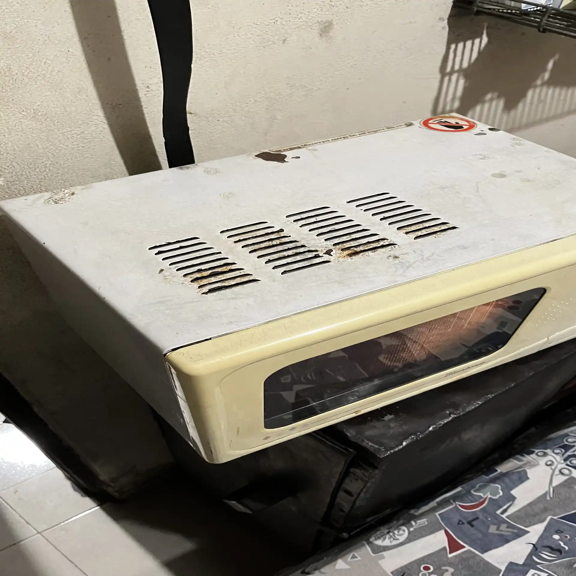 Binatone Microwave
